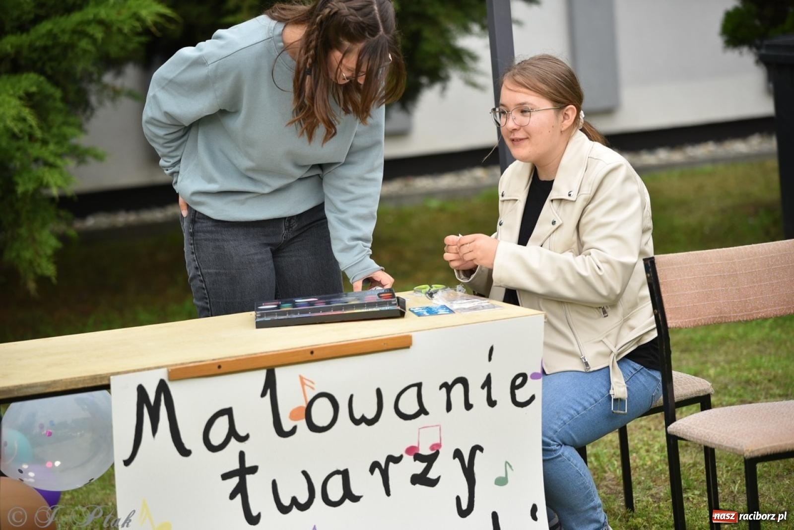 Zdjęcie w galerii na portalu naszraciborz.pl: Rodzinny festyn przed szkołą muzyczną. Było gwarno, kolorowo i radośnie [FOTO i WIDEO] wiadomości z regionu