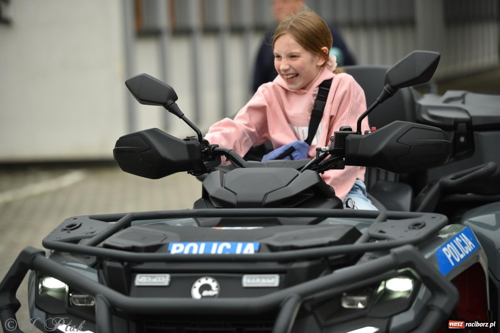 Zdjęcie w galerii na portalu naszraciborz.pl: Rodzinny festyn przed szkołą muzyczną. Było gwarno, kolorowo i radośnie [FOTO i WIDEO] wiadomości z regionu