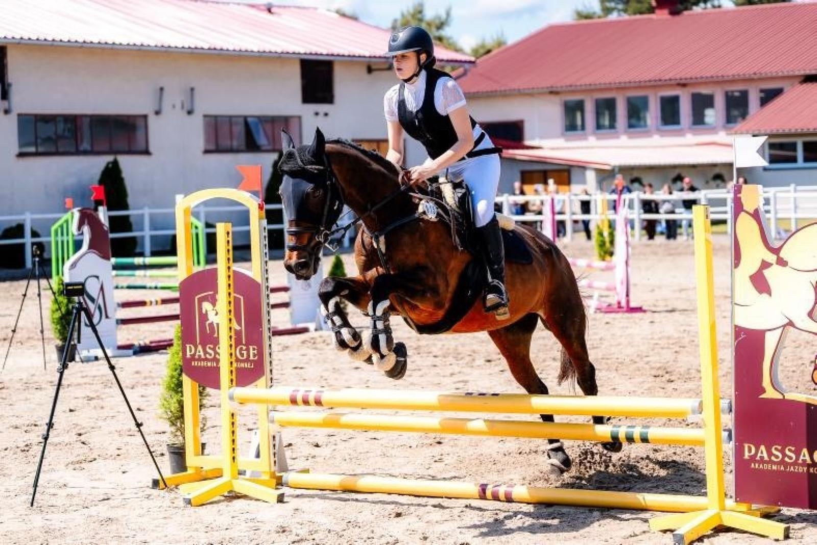 Zdjęcie w galerii na portalu naszraciborz.pl: Sportowe emocje i rodzinna atmosfera – zawody jeździeckie w Kornicach pod patronatem Wójta Gminy Pietrowice Wielkie wiadomości z regionu