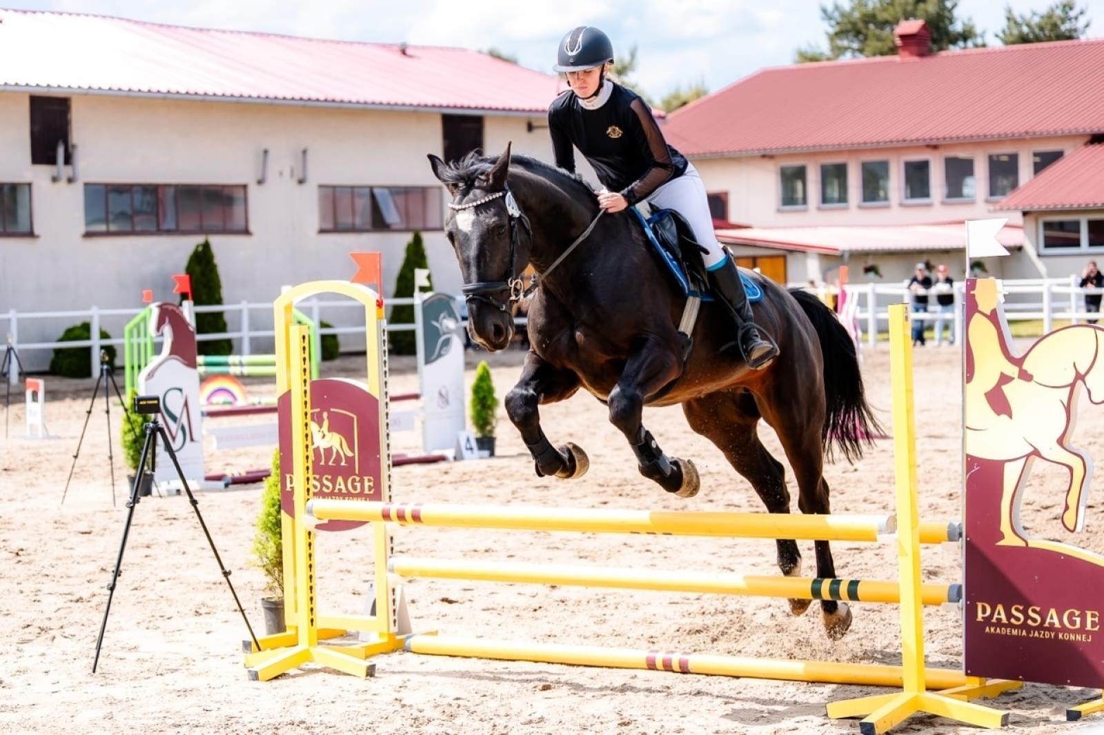 Zdjęcie w galerii na portalu naszraciborz.pl: Sportowe emocje i rodzinna atmosfera – zawody jeździeckie w Kornicach pod patronatem Wójta Gminy Pietrowice Wielkie wiadomości z regionu