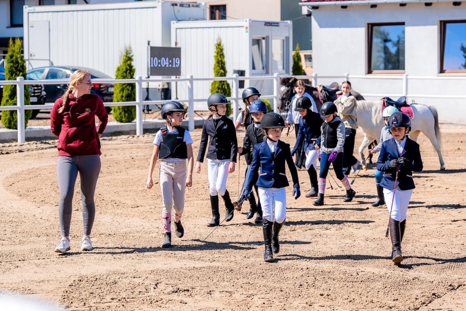 Zdjęcie w galerii na portalu naszraciborz.pl: Sportowe emocje i rodzinna atmosfera – zawody jeździeckie w Kornicach pod patronatem Wójta Gminy Pietrowice Wielkie wiadomości z regionu