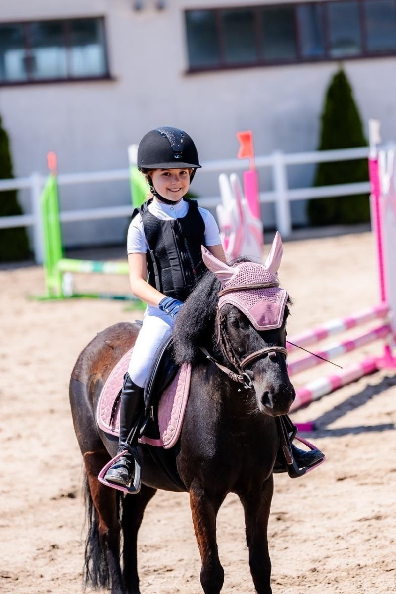 Zdjęcie w galerii na portalu naszraciborz.pl: Sportowe emocje i rodzinna atmosfera – zawody jeździeckie w Kornicach pod patronatem Wójta Gminy Pietrowice Wielkie wiadomości z regionu