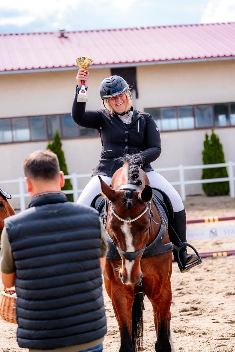 Zdjęcie w galerii na portalu naszraciborz.pl: Sportowe emocje i rodzinna atmosfera – zawody jeździeckie w Kornicach pod patronatem Wójta Gminy Pietrowice Wielkie wiadomości z regionu