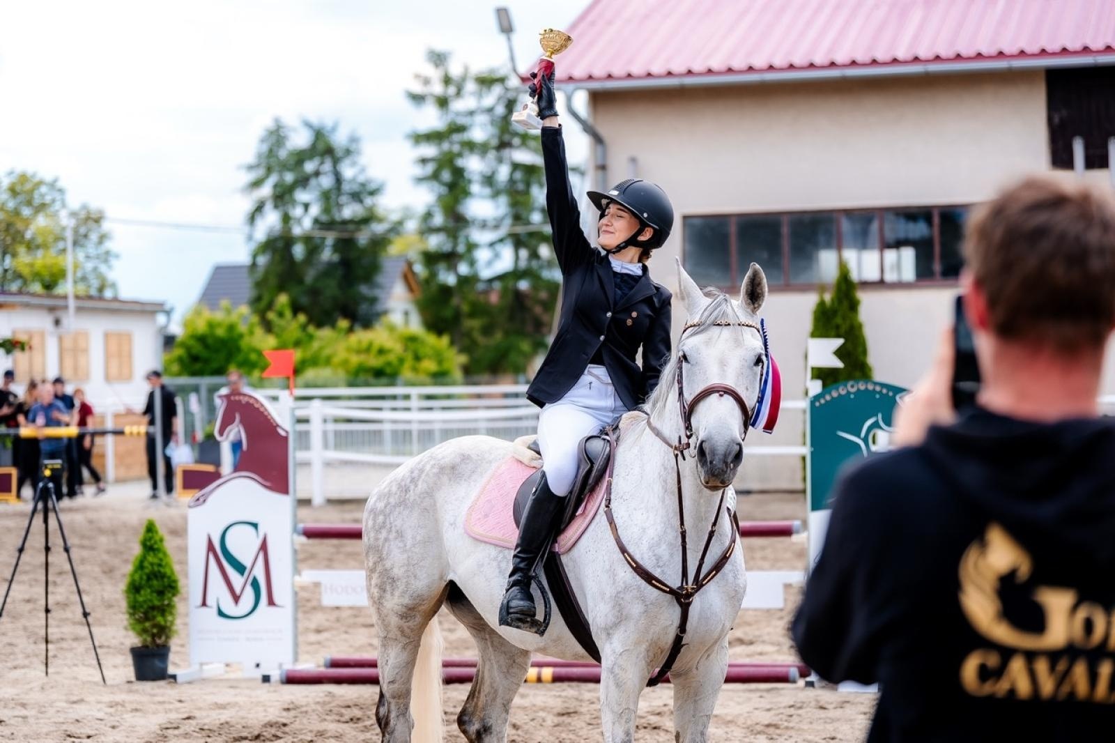Zdjęcie w galerii na portalu naszraciborz.pl: Sportowe emocje i rodzinna atmosfera – zawody jeździeckie w Kornicach pod patronatem Wójta Gminy Pietrowice Wielkie wiadomości z regionu