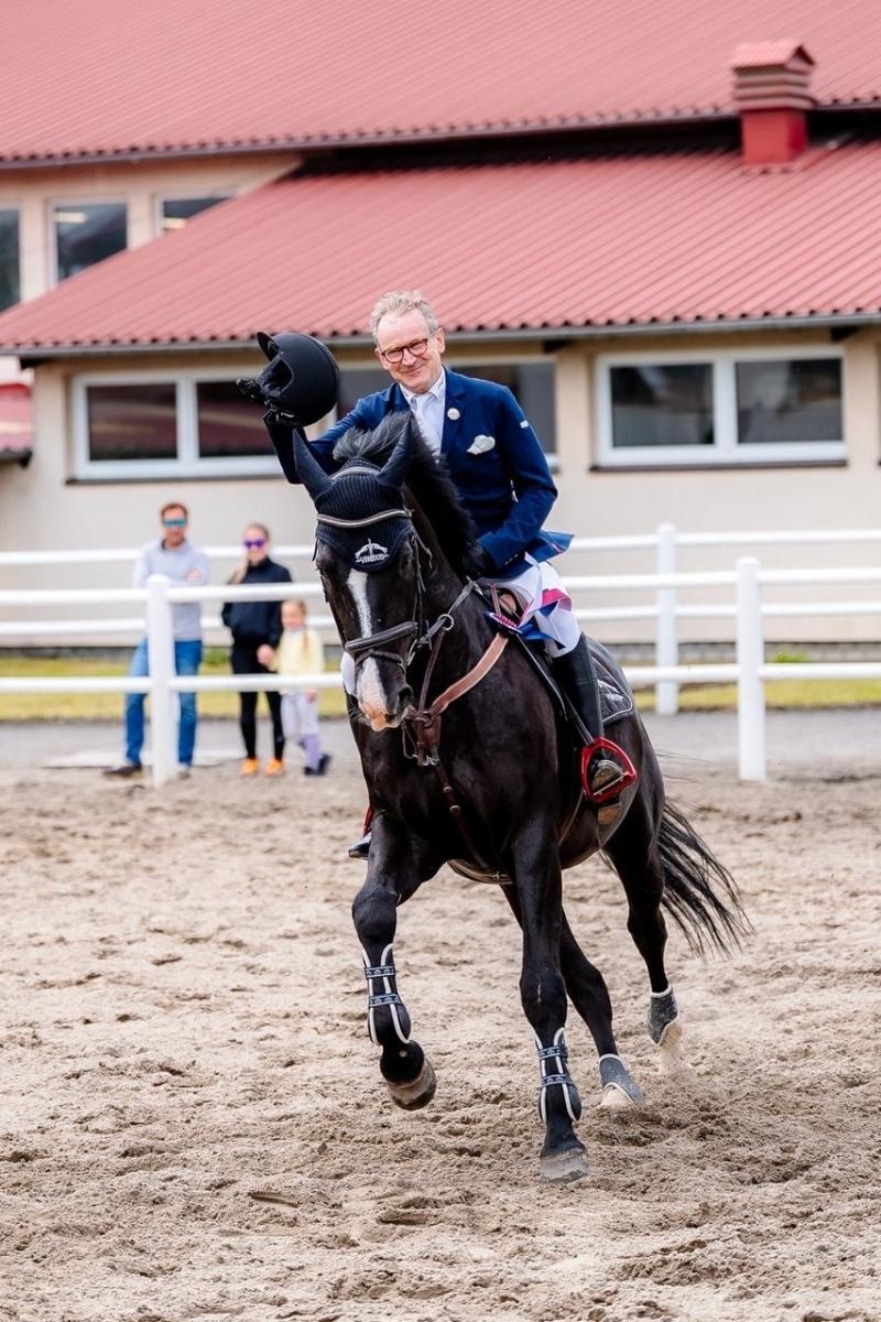 Zdjęcie w galerii na portalu naszraciborz.pl: Sportowe emocje i rodzinna atmosfera – zawody jeździeckie w Kornicach pod patronatem Wójta Gminy Pietrowice Wielkie wiadomości z regionu