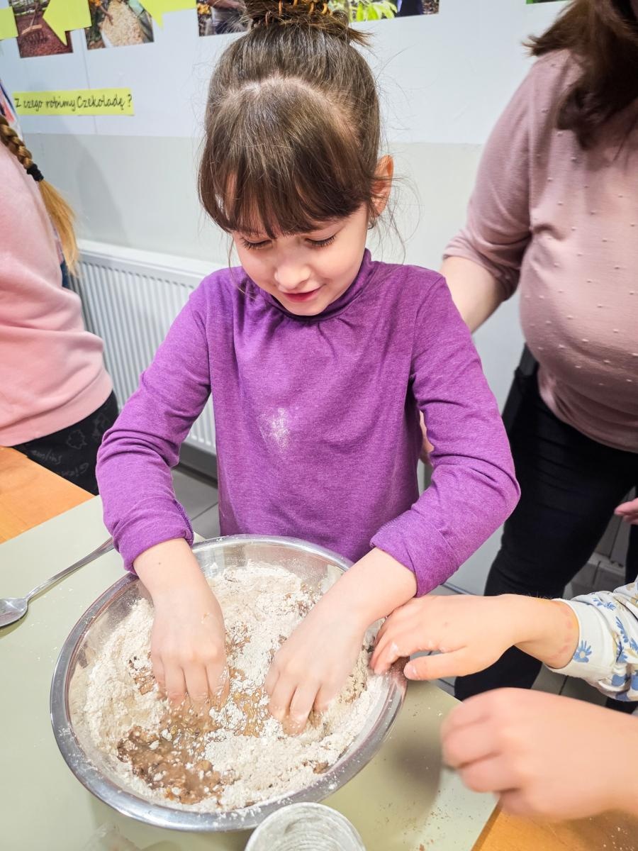 Zdjęcie w galerii na portalu naszraciborz.pl: Słodki Uśmiech Dzieci – Dzień Dziecka w Mieszko S.A. pełen magii i czekolady! wiadomości z regionu