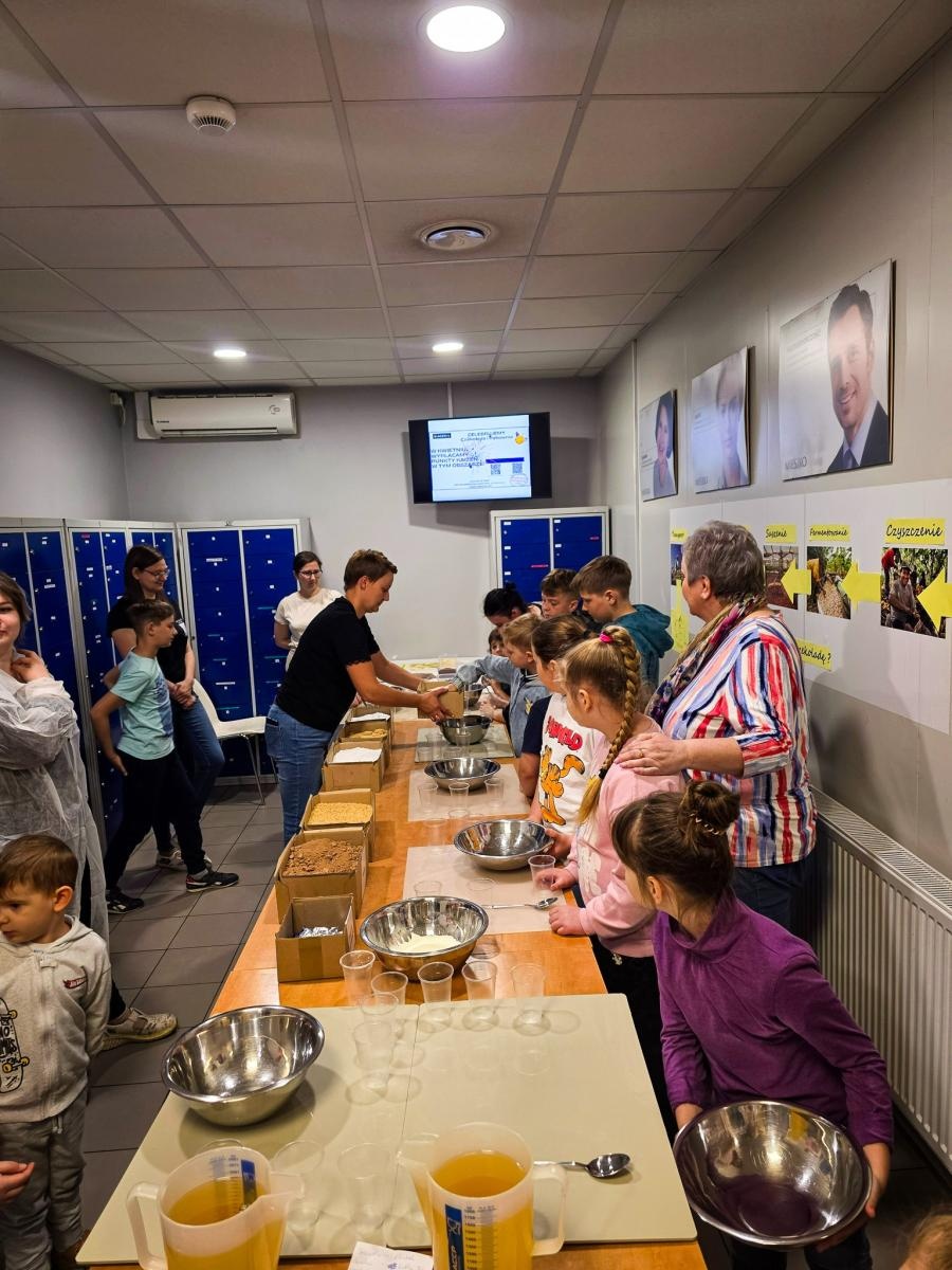 Zdjęcie w galerii na portalu naszraciborz.pl: Słodki Uśmiech Dzieci – Dzień Dziecka w Mieszko S.A. pełen magii i czekolady! wiadomości z regionu