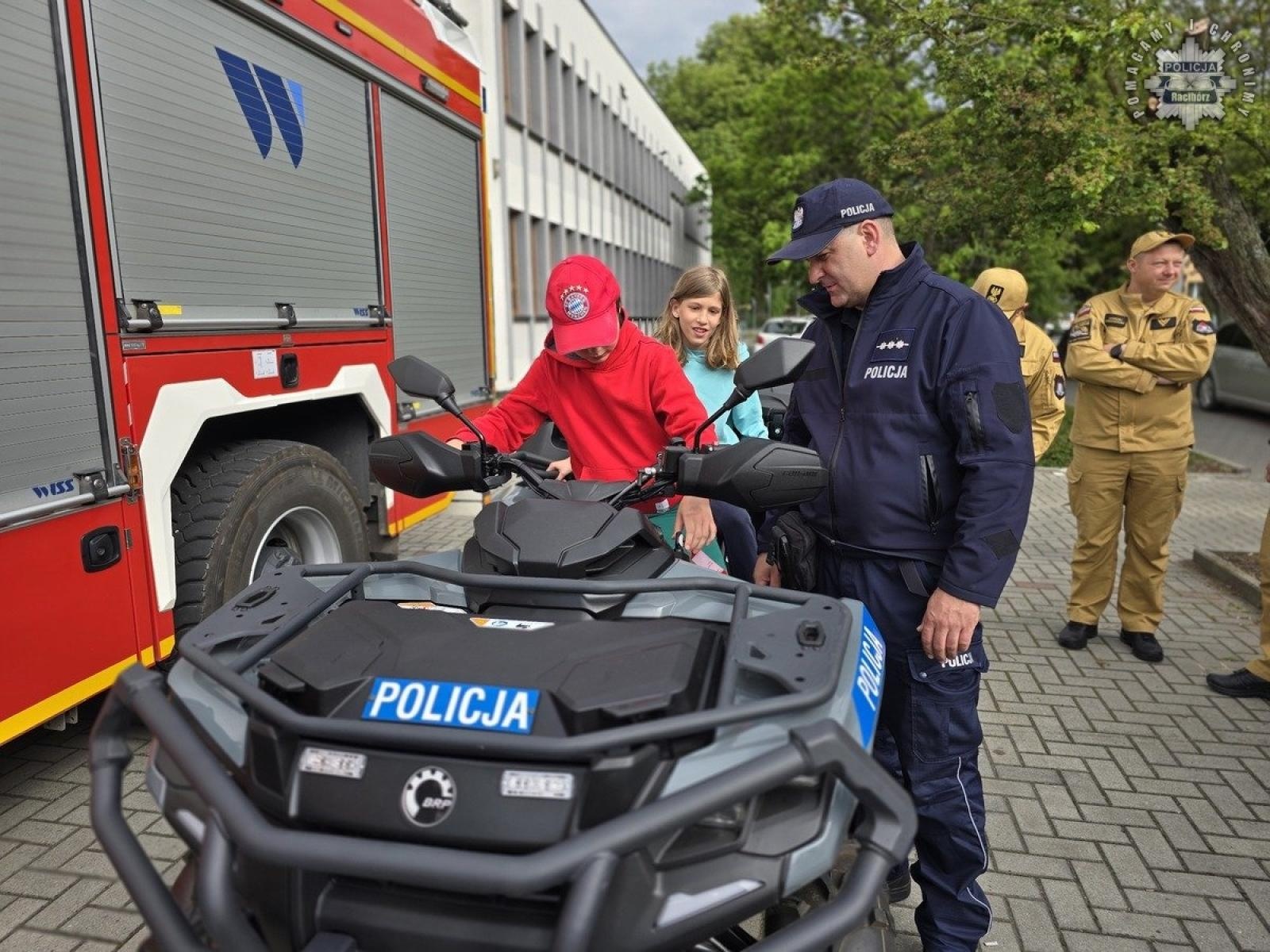 Zdjęcie w galerii na portalu naszraciborz.pl: Raciborscy policjanci na festynie w Państwowej Szkole Muzycznej wiadomości z regionu