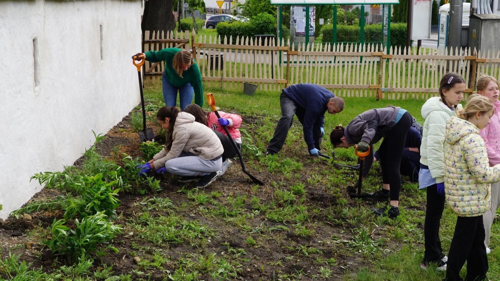 Zdjęcie w galerii na portalu naszraciborz.pl: Przy spichlerzu w Sudole powstała zegrodka [FOTO] wiadomości z regionu