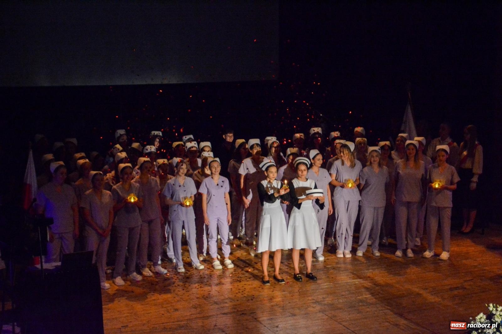 Zdjęcie w galerii na portalu naszraciborz.pl: Uroczystość czepkowania w raciborskiej Akademii Nauk Stosowanych [FOTO i WIDEO] wiadomości z regionu