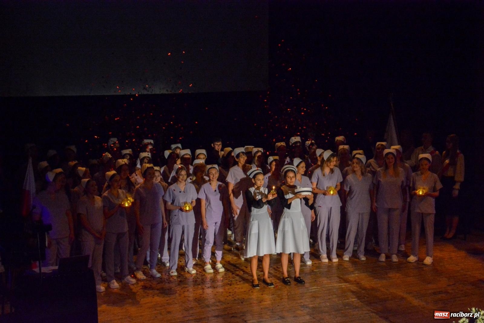 Zdjęcie w galerii na portalu naszraciborz.pl: Uroczystość czepkowania w raciborskiej Akademii Nauk Stosowanych [FOTO i WIDEO] wiadomości z regionu