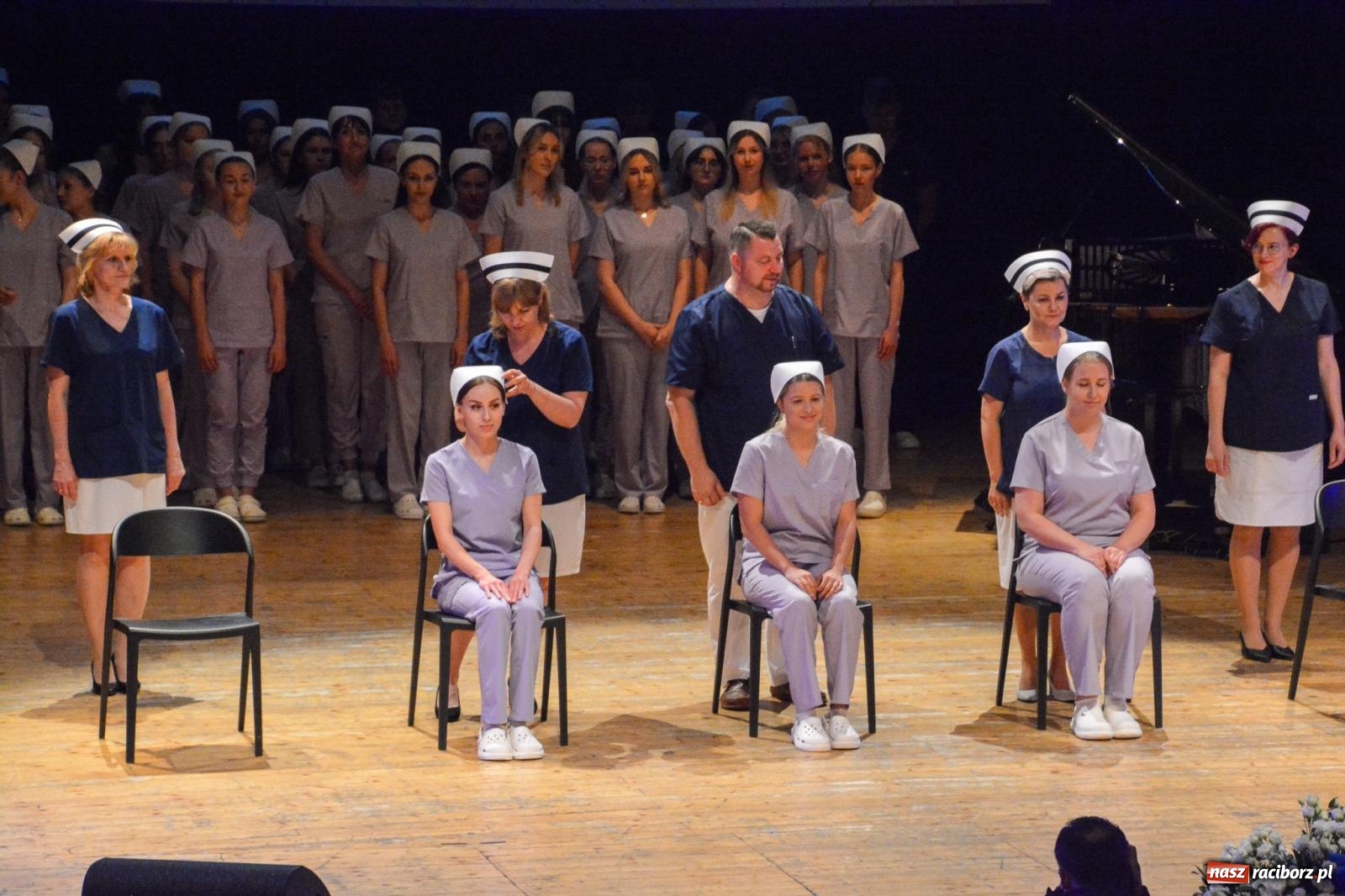 Zdjęcie w galerii na portalu naszraciborz.pl: Uroczystość czepkowania w raciborskiej Akademii Nauk Stosowanych [FOTO i WIDEO] wiadomości z regionu