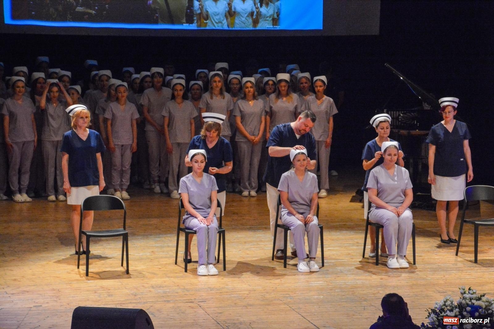 Zdjęcie w galerii na portalu naszraciborz.pl: Uroczystość czepkowania w raciborskiej Akademii Nauk Stosowanych [FOTO i WIDEO] wiadomości z regionu