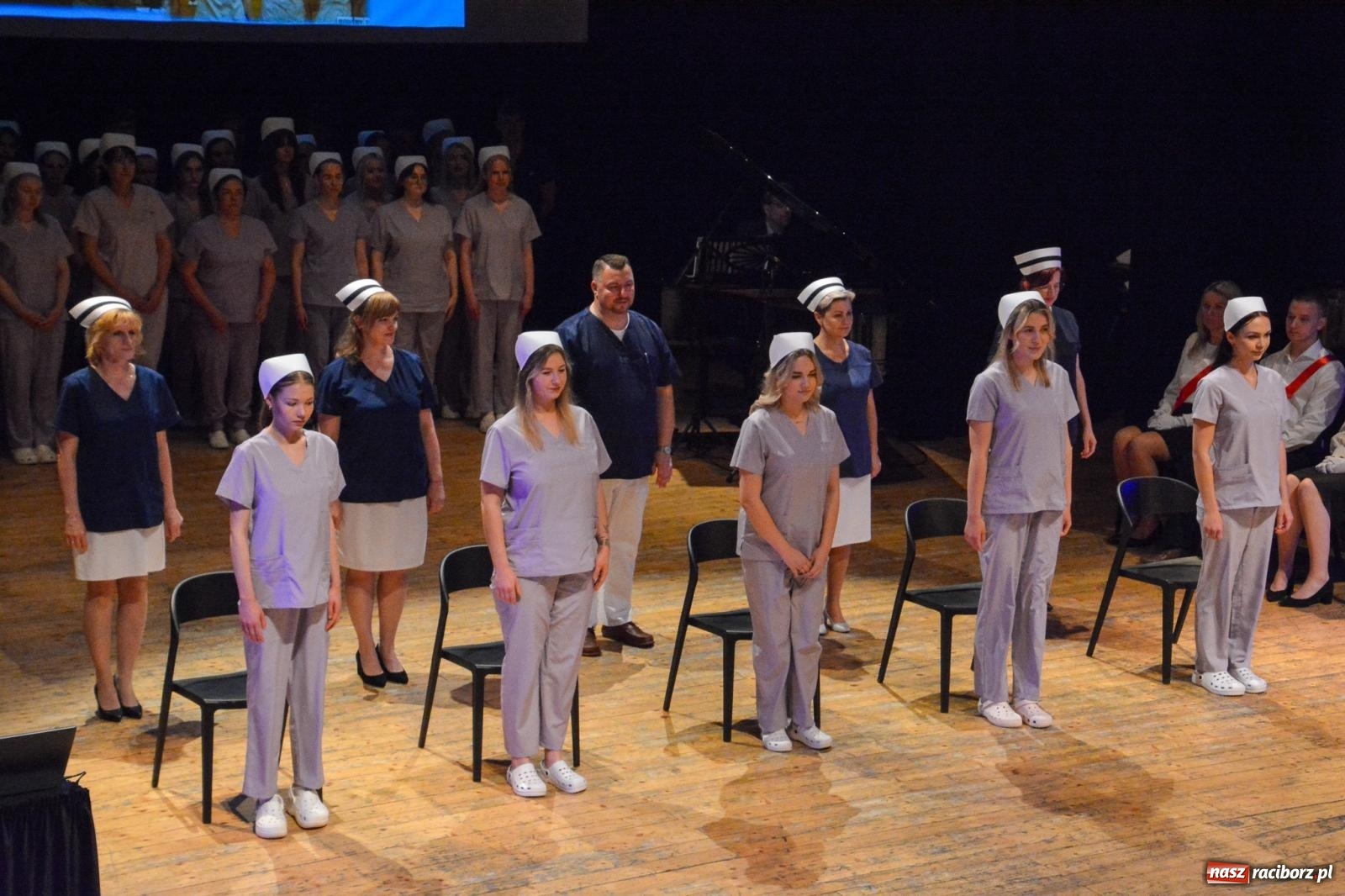 Zdjęcie w galerii na portalu naszraciborz.pl: Uroczystość czepkowania w raciborskiej Akademii Nauk Stosowanych [FOTO i WIDEO] wiadomości z regionu