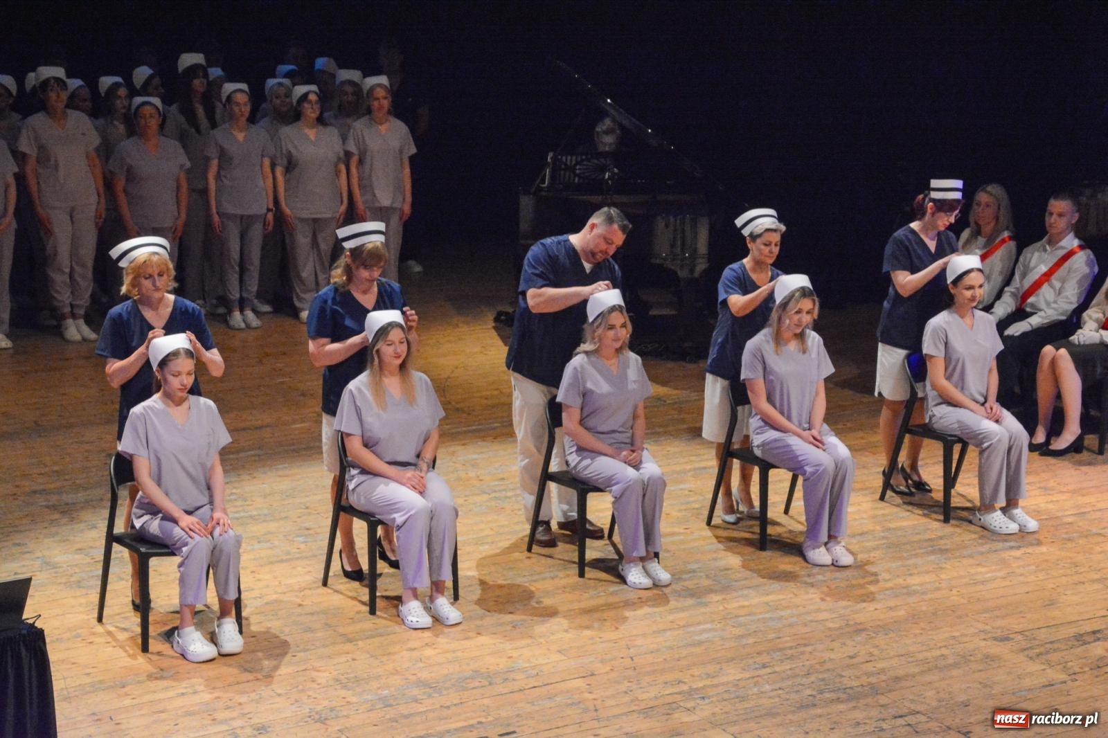 Zdjęcie w galerii na portalu naszraciborz.pl: Uroczystość czepkowania w raciborskiej Akademii Nauk Stosowanych [FOTO i WIDEO] wiadomości z regionu