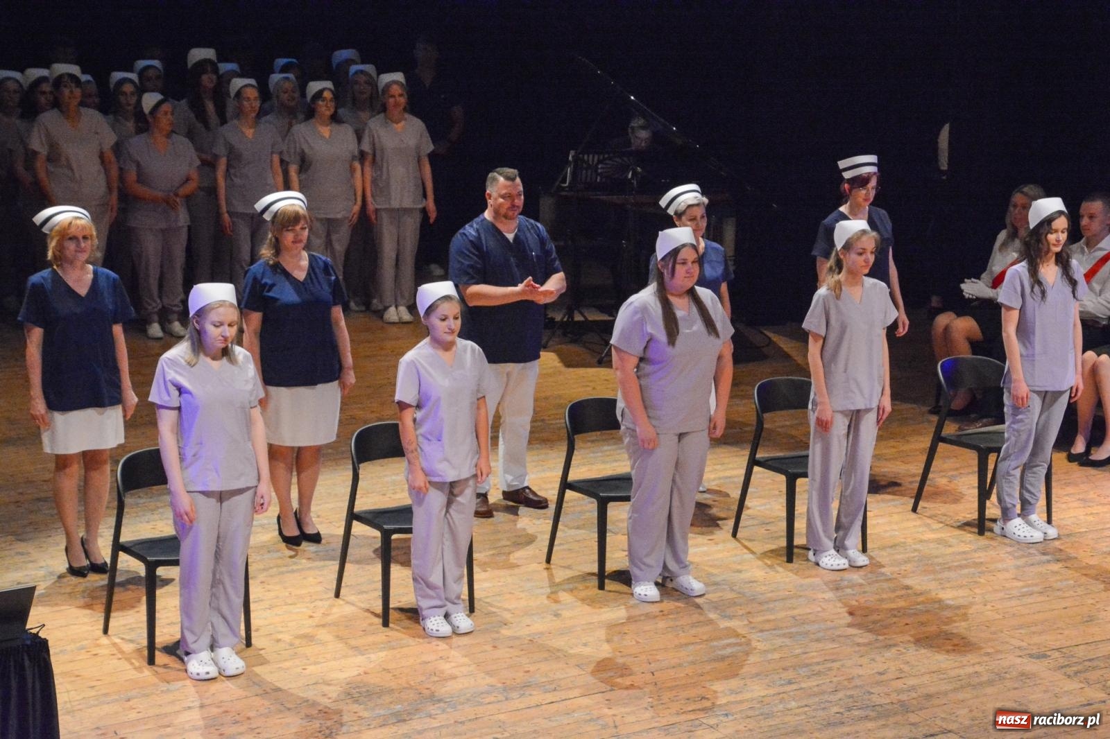 Zdjęcie w galerii na portalu naszraciborz.pl: Uroczystość czepkowania w raciborskiej Akademii Nauk Stosowanych [FOTO i WIDEO] wiadomości z regionu