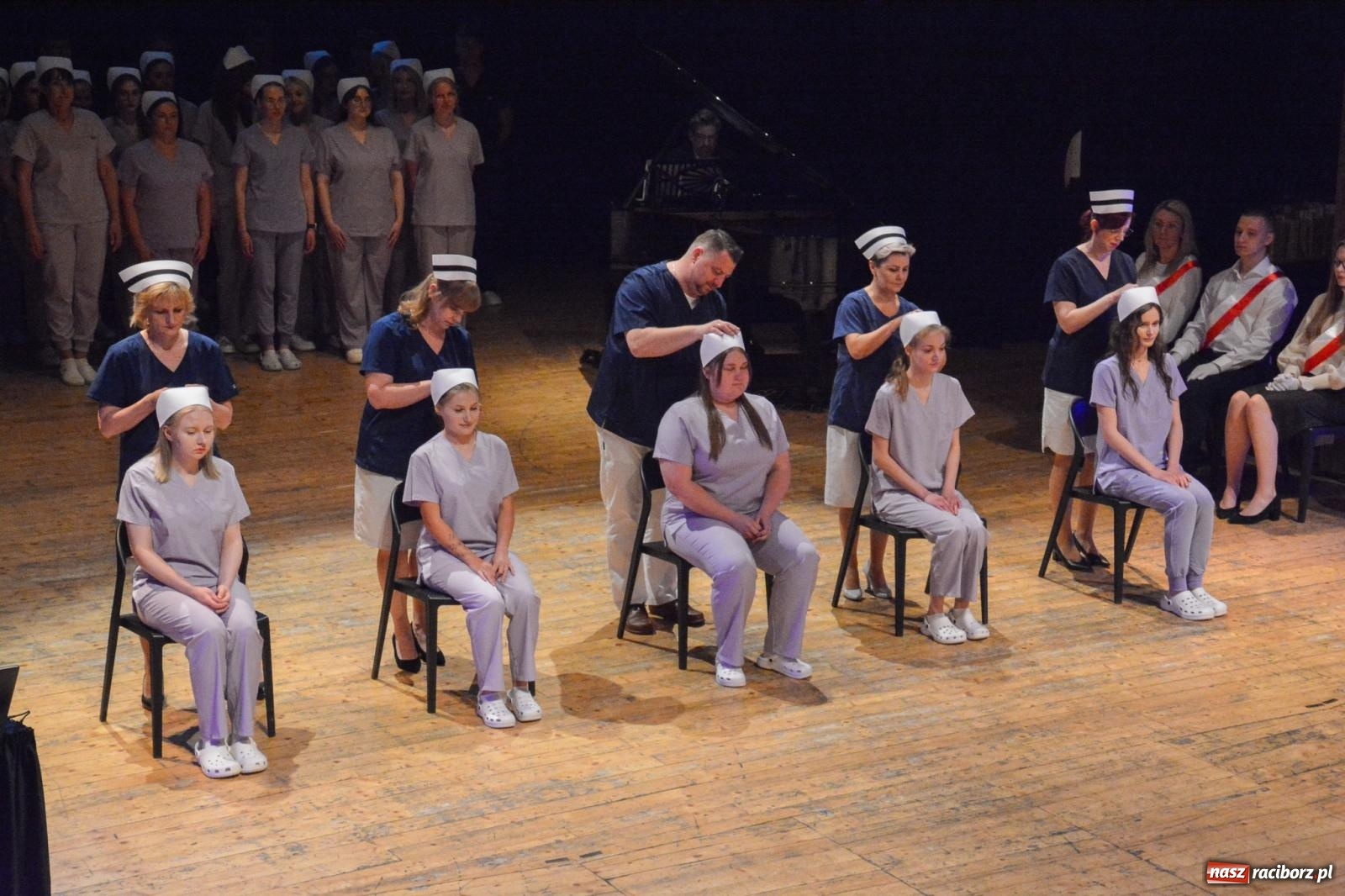 Zdjęcie w galerii na portalu naszraciborz.pl: Uroczystość czepkowania w raciborskiej Akademii Nauk Stosowanych [FOTO i WIDEO] wiadomości z regionu