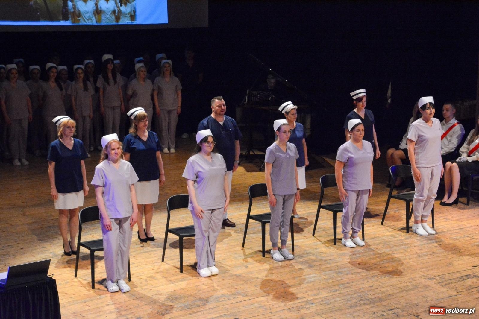 Zdjęcie w galerii na portalu naszraciborz.pl: Uroczystość czepkowania w raciborskiej Akademii Nauk Stosowanych [FOTO i WIDEO] wiadomości z regionu