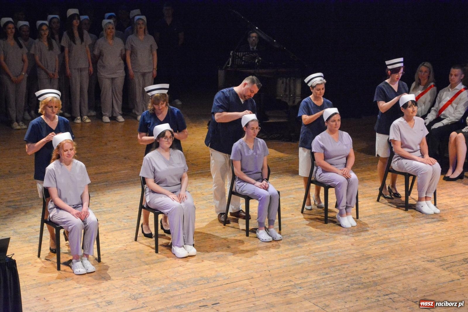 Zdjęcie w galerii na portalu naszraciborz.pl: Uroczystość czepkowania w raciborskiej Akademii Nauk Stosowanych [FOTO i WIDEO] wiadomości z regionu