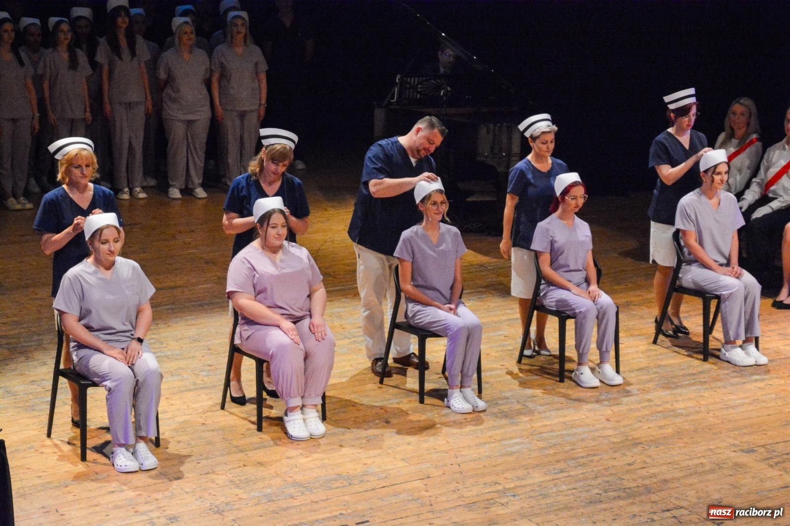 Zdjęcie w galerii na portalu naszraciborz.pl: Uroczystość czepkowania w raciborskiej Akademii Nauk Stosowanych [FOTO i WIDEO] wiadomości z regionu