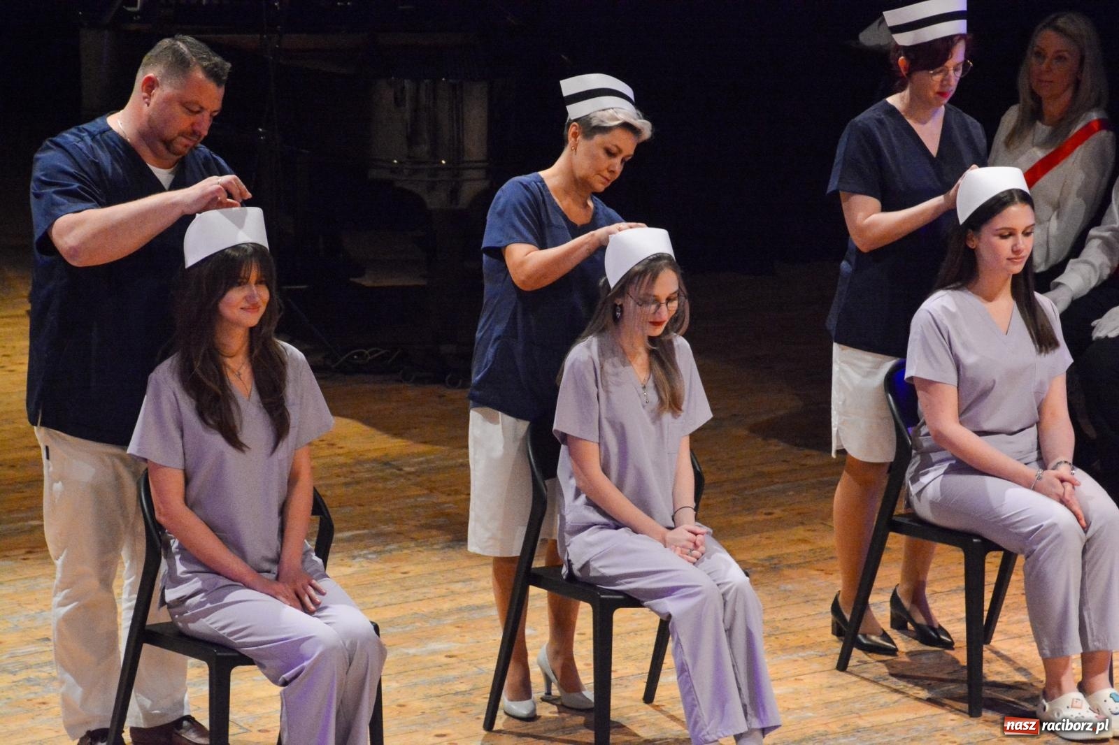 Zdjęcie w galerii na portalu naszraciborz.pl: Uroczystość czepkowania w raciborskiej Akademii Nauk Stosowanych [FOTO i WIDEO] wiadomości z regionu