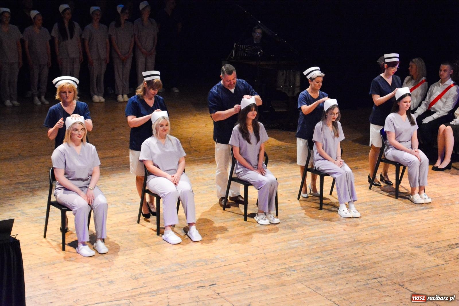 Zdjęcie w galerii na portalu naszraciborz.pl: Uroczystość czepkowania w raciborskiej Akademii Nauk Stosowanych [FOTO i WIDEO] wiadomości z regionu