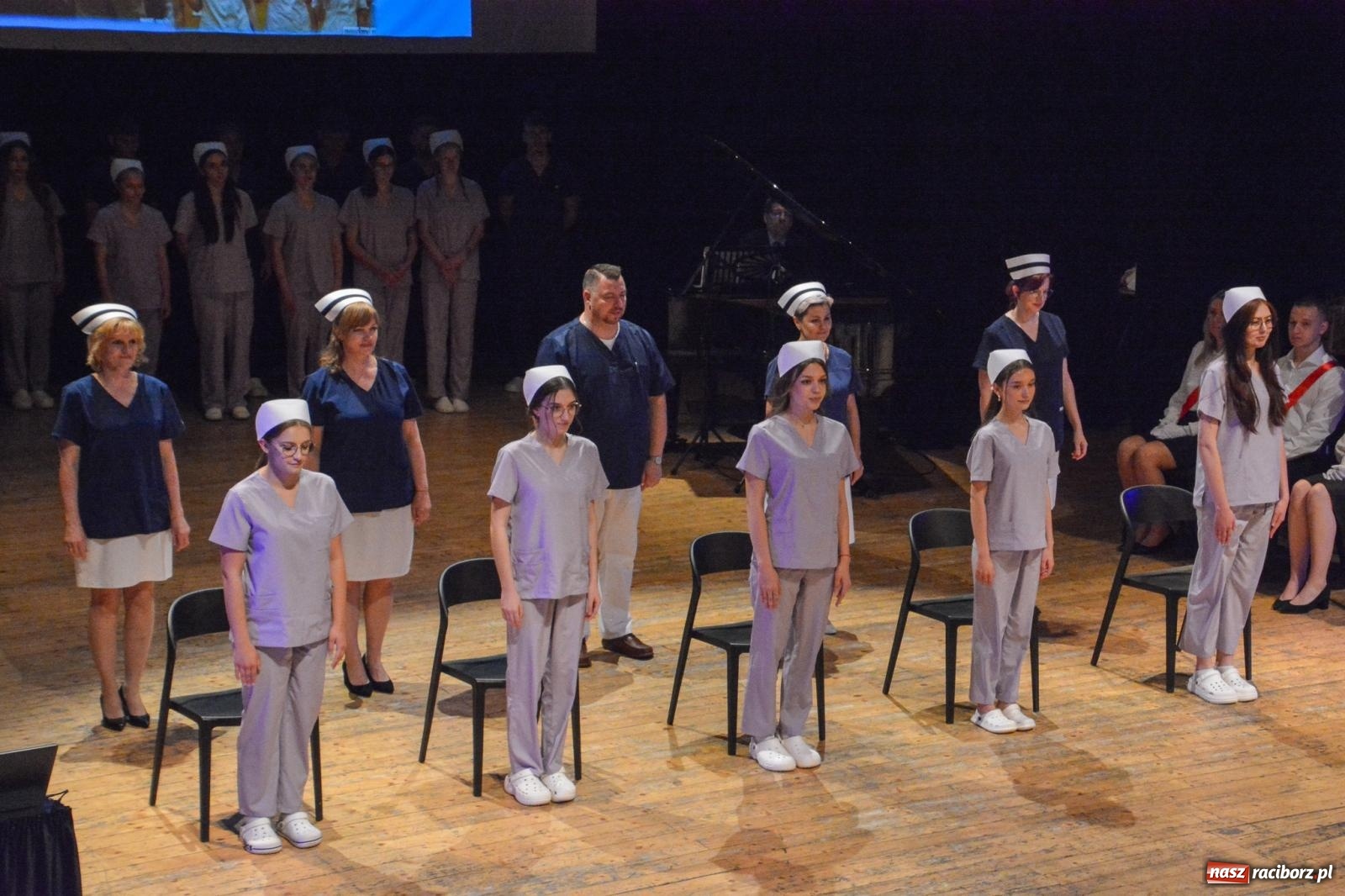 Zdjęcie w galerii na portalu naszraciborz.pl: Uroczystość czepkowania w raciborskiej Akademii Nauk Stosowanych [FOTO i WIDEO] wiadomości z regionu