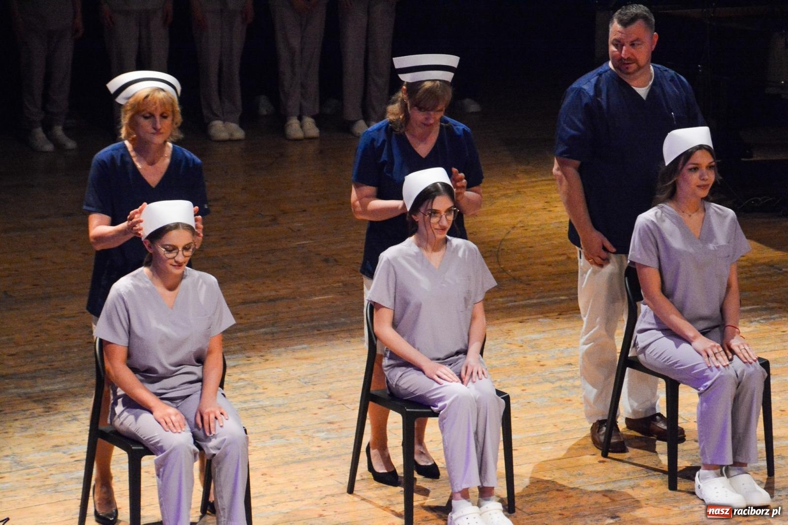 Zdjęcie w galerii na portalu naszraciborz.pl: Uroczystość czepkowania w raciborskiej Akademii Nauk Stosowanych [FOTO i WIDEO] wiadomości z regionu