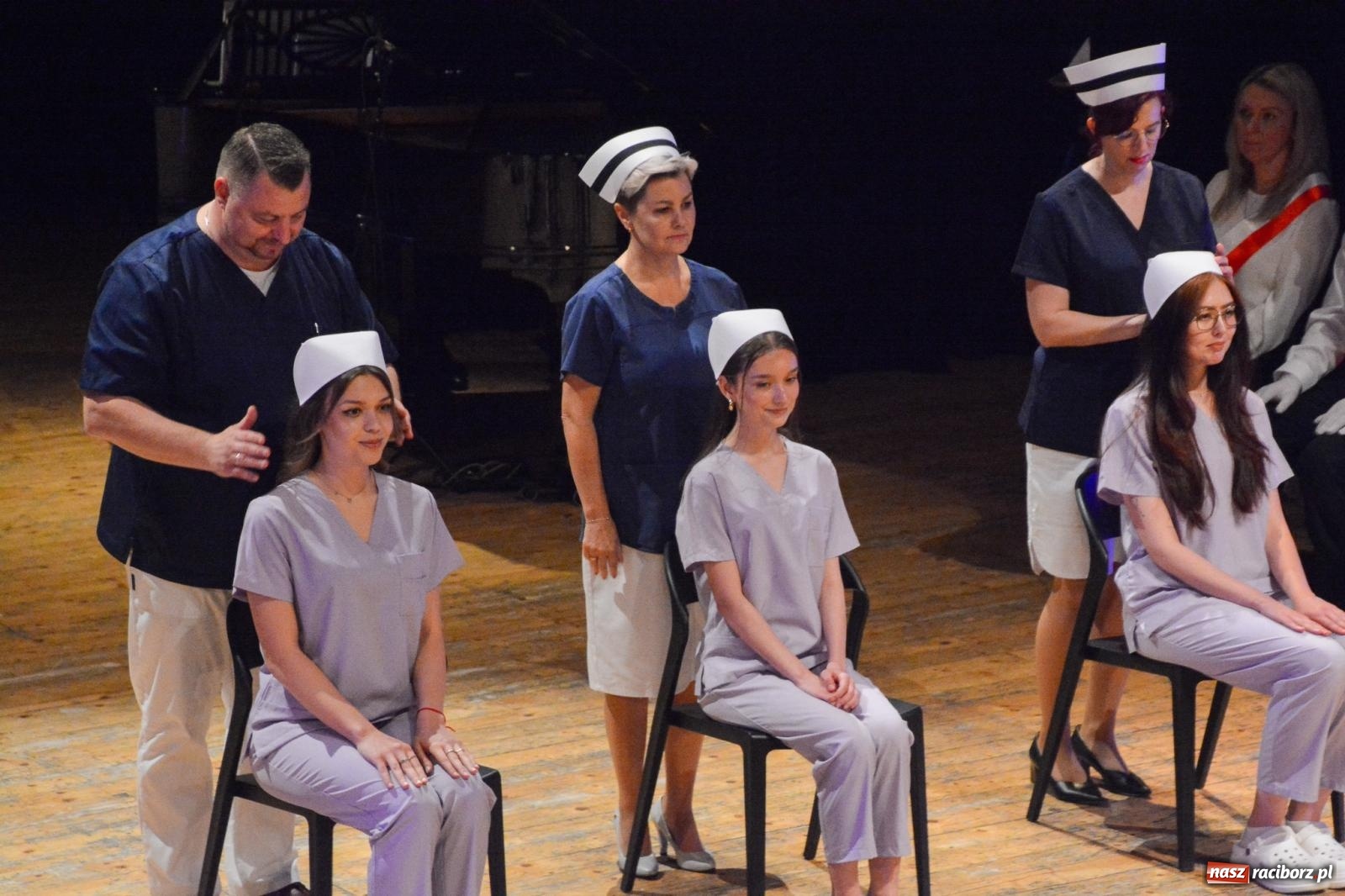 Zdjęcie w galerii na portalu naszraciborz.pl: Uroczystość czepkowania w raciborskiej Akademii Nauk Stosowanych [FOTO i WIDEO] wiadomości z regionu