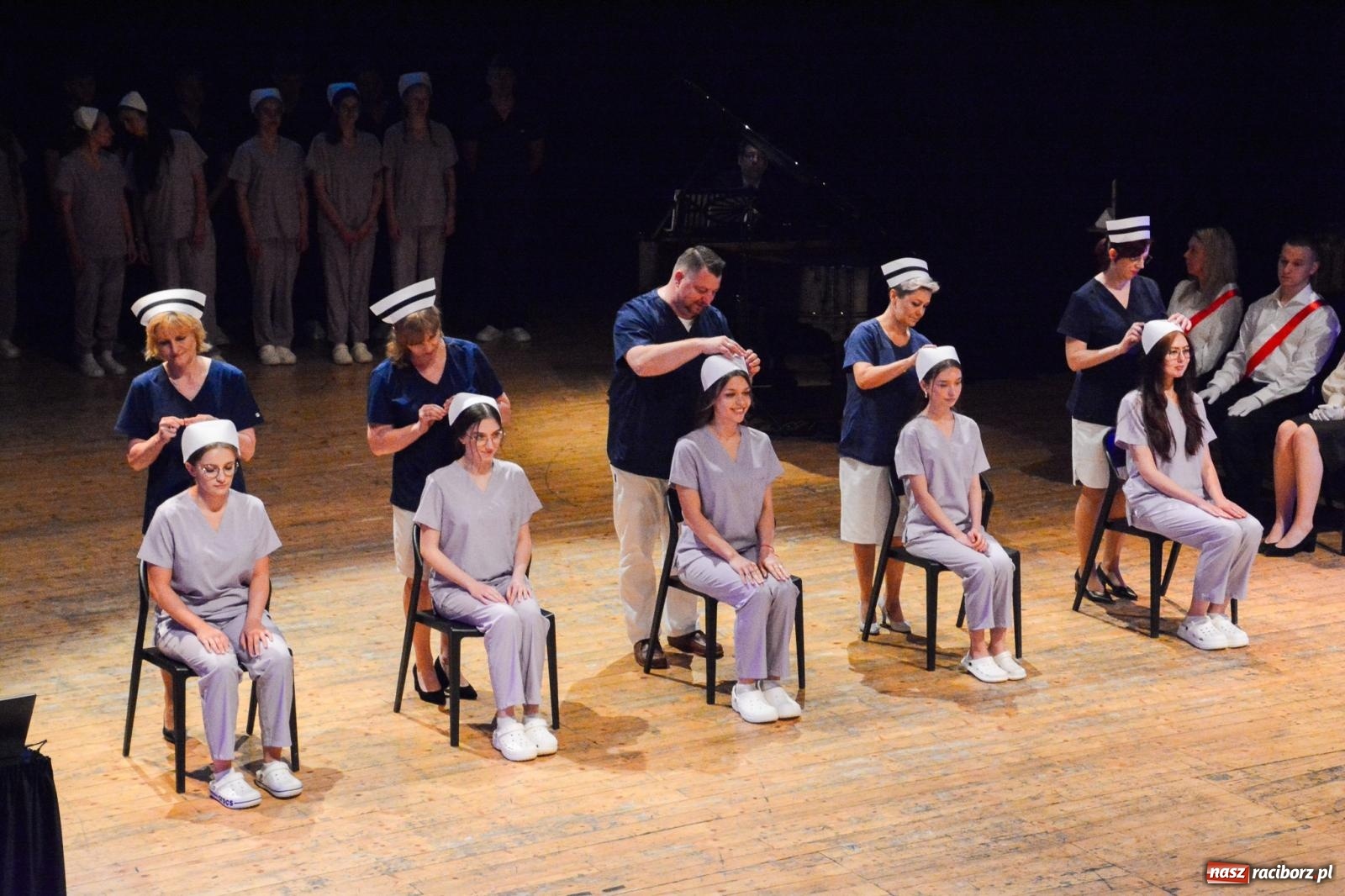 Zdjęcie w galerii na portalu naszraciborz.pl: Uroczystość czepkowania w raciborskiej Akademii Nauk Stosowanych [FOTO i WIDEO] wiadomości z regionu