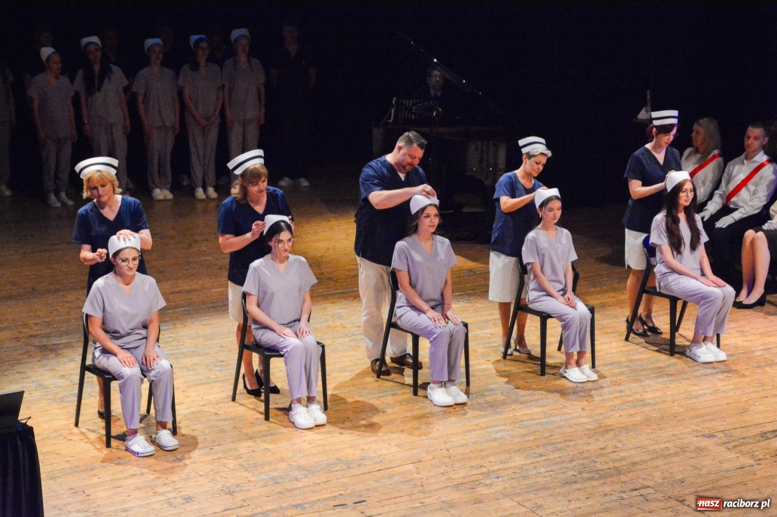 Zdjęcie w galerii na portalu naszraciborz.pl: Uroczystość czepkowania w raciborskiej Akademii Nauk Stosowanych [FOTO i WIDEO] wiadomości z regionu