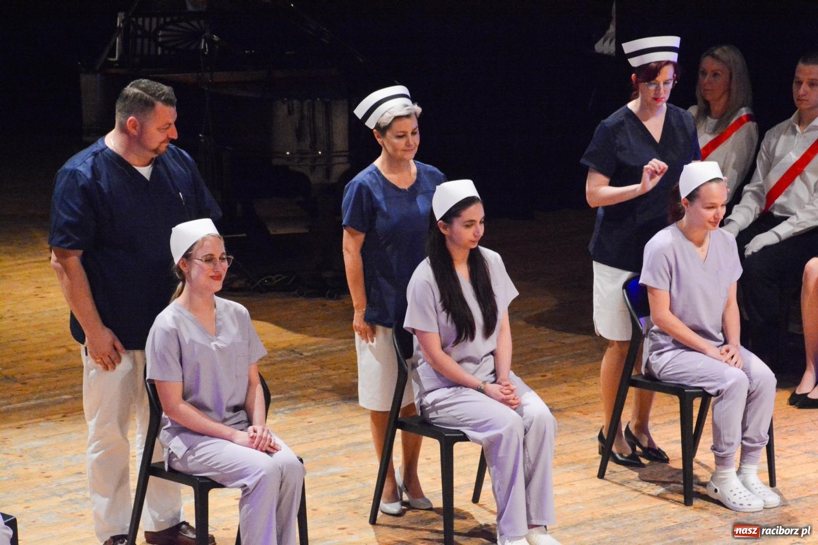 Zdjęcie w galerii na portalu naszraciborz.pl: Uroczystość czepkowania w raciborskiej Akademii Nauk Stosowanych [FOTO i WIDEO] wiadomości z regionu