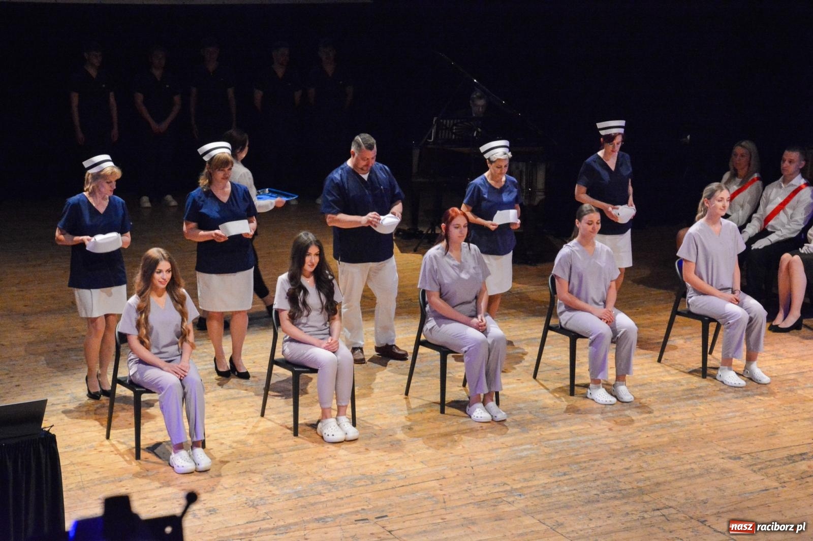 Zdjęcie w galerii na portalu naszraciborz.pl: Uroczystość czepkowania w raciborskiej Akademii Nauk Stosowanych [FOTO i WIDEO] wiadomości z regionu