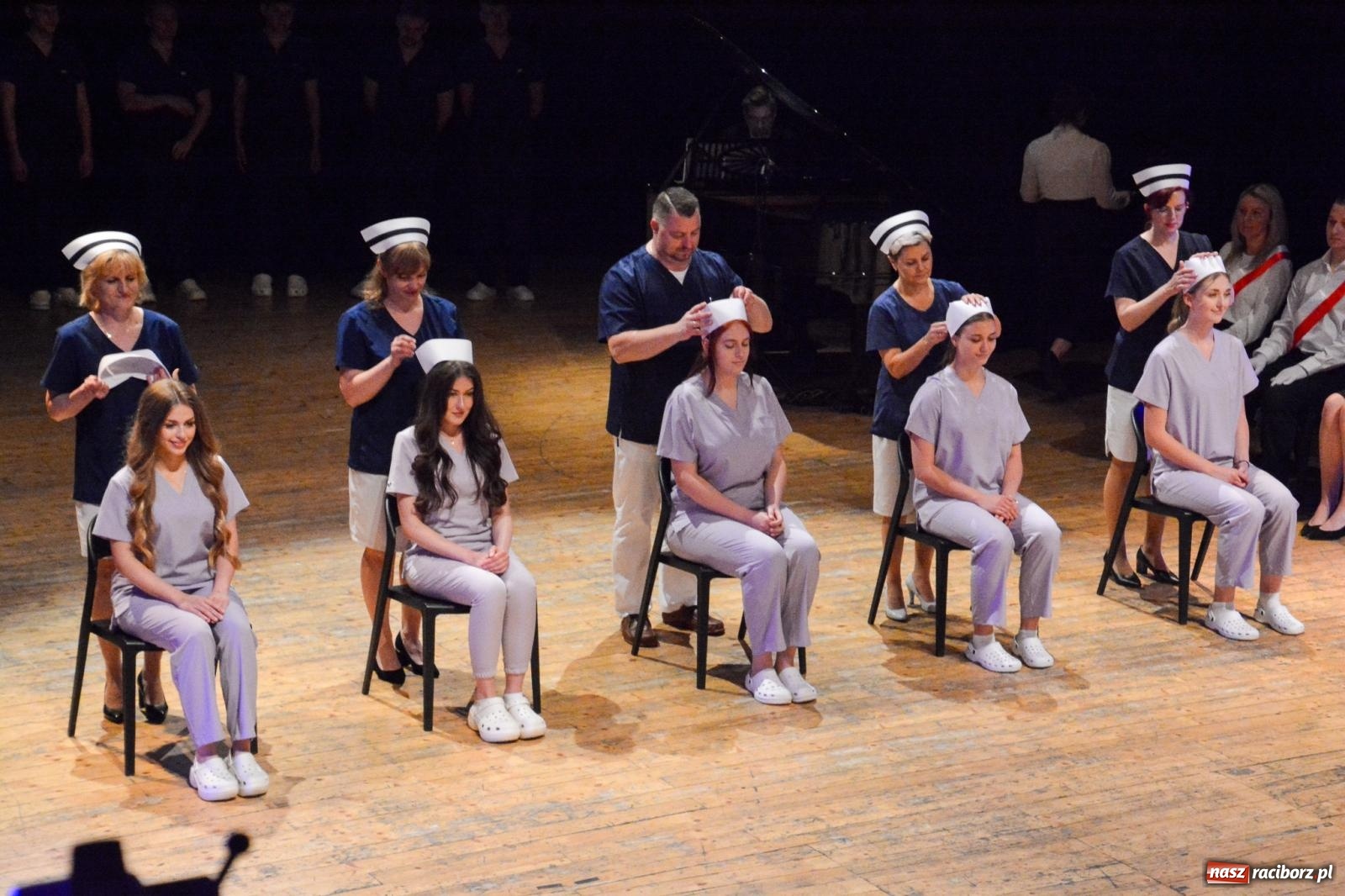 Zdjęcie w galerii na portalu naszraciborz.pl: Uroczystość czepkowania w raciborskiej Akademii Nauk Stosowanych [FOTO i WIDEO] wiadomości z regionu