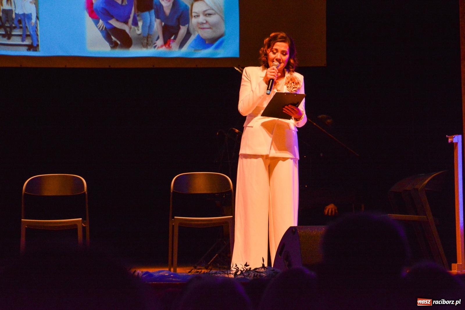 Zdjęcie w galerii na portalu naszraciborz.pl: Uroczystość czepkowania w raciborskiej Akademii Nauk Stosowanych [FOTO i WIDEO] wiadomości z regionu