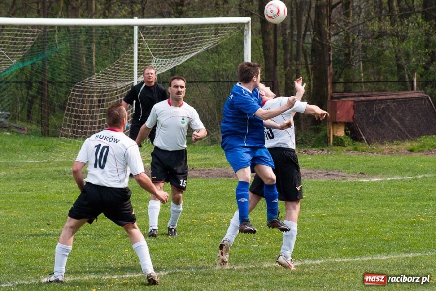 Zdjęcie w galerii na portalu naszraciborz.pl: Kopanina w Górkach. Buków pokonany wiadomości z regionu