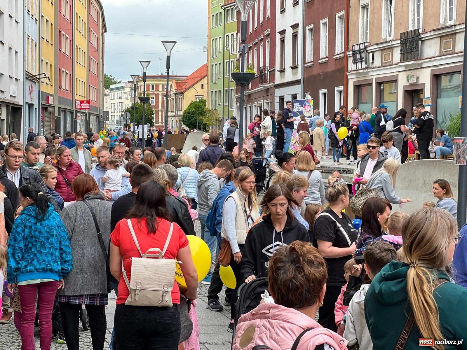 Zdjęcie w galerii na portalu naszraciborz.pl: Dzień Dziecka na Długiej: kolorowy festyn dla najmłodszych wiadomości z regionu