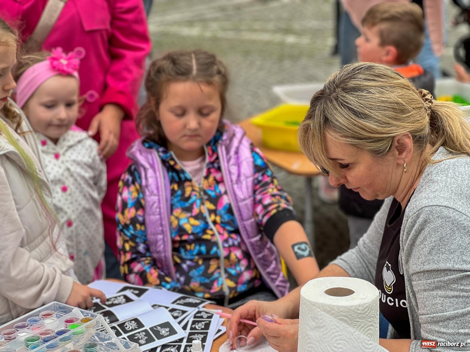 Zdjęcie w galerii na portalu naszraciborz.pl: Dzień Dziecka na Długiej: kolorowy festyn dla najmłodszych wiadomości z regionu