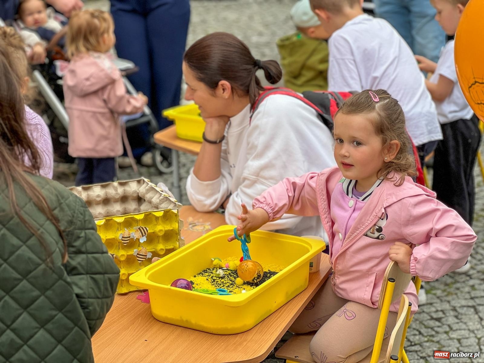Zdjęcie w galerii na portalu naszraciborz.pl: Dzień Dziecka na Długiej: kolorowy festyn dla najmłodszych wiadomości z regionu