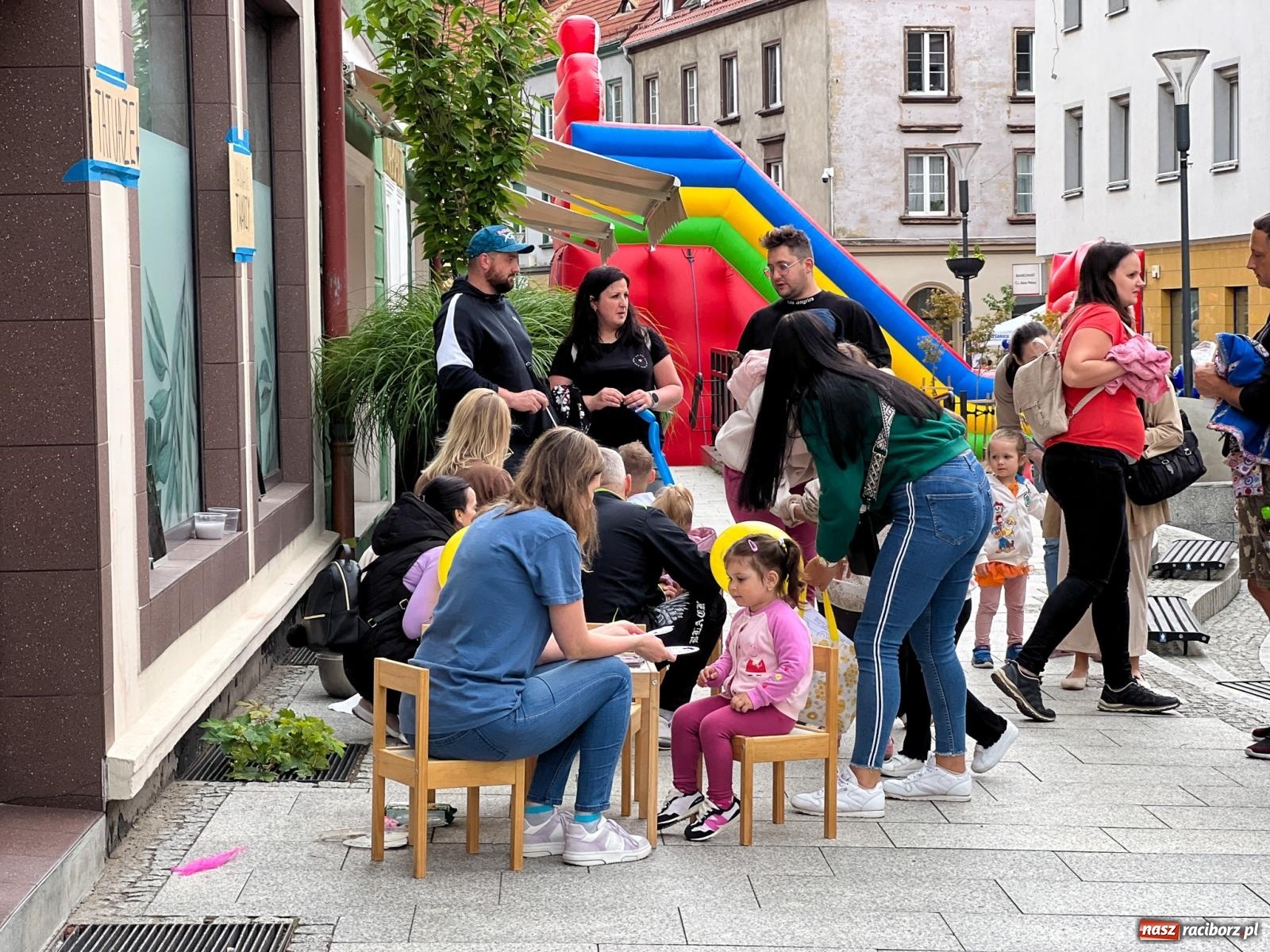 Zdjęcie w galerii na portalu naszraciborz.pl: Dzień Dziecka na Długiej: kolorowy festyn dla najmłodszych wiadomości z regionu