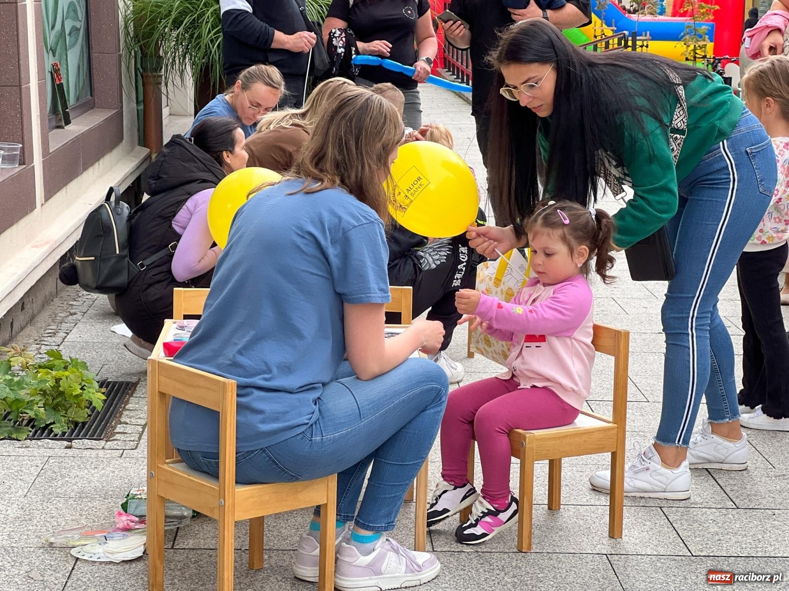 Zdjęcie w galerii na portalu naszraciborz.pl: Dzień Dziecka na Długiej: kolorowy festyn dla najmłodszych wiadomości z regionu