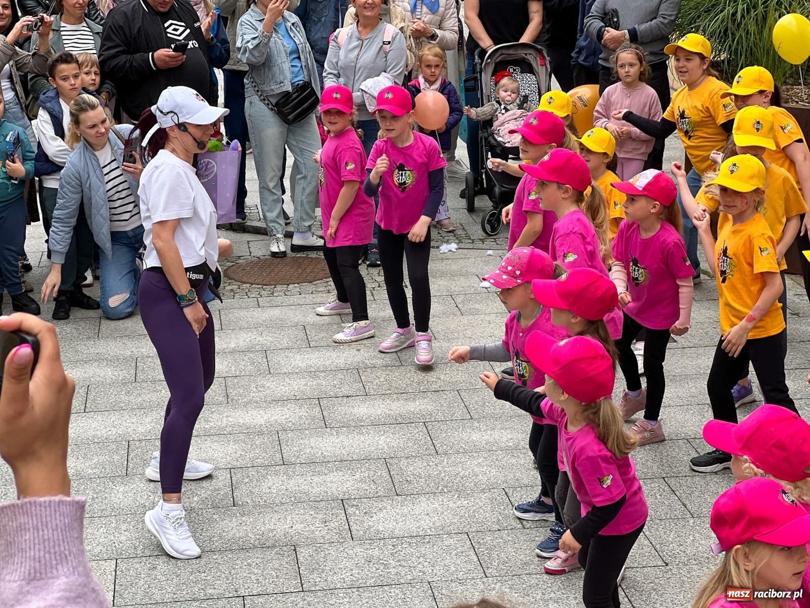 Zdjęcie w galerii na portalu naszraciborz.pl: Dzień Dziecka na Długiej: kolorowy festyn dla najmłodszych wiadomości z regionu