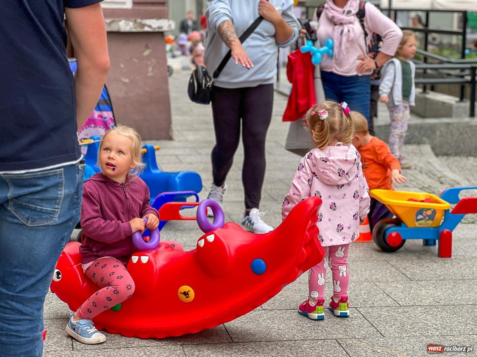 Zdjęcie w galerii na portalu naszraciborz.pl: Dzień Dziecka na Długiej: kolorowy festyn dla najmłodszych wiadomości z regionu