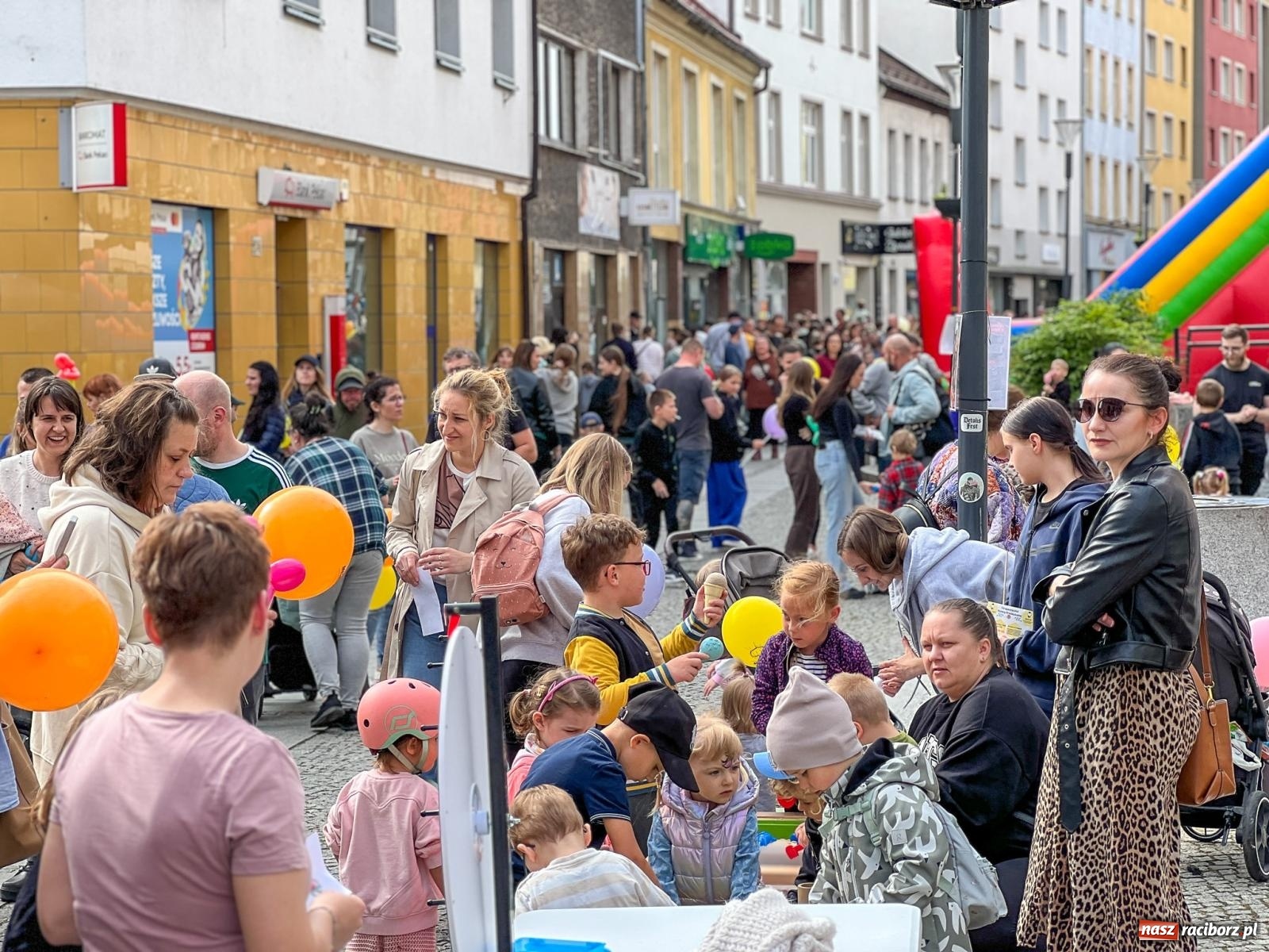 Zdjęcie w galerii na portalu naszraciborz.pl: Dzień Dziecka na Długiej: kolorowy festyn dla najmłodszych wiadomości z regionu