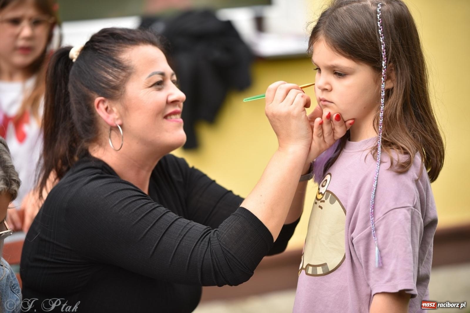 Zdjęcie w galerii na portalu naszraciborz.pl: Rodzinna przygoda w Przedszkolu nr 20 – festyn pełen radości i atrakcji [FOTO i WIDEO] wiadomości z regionu