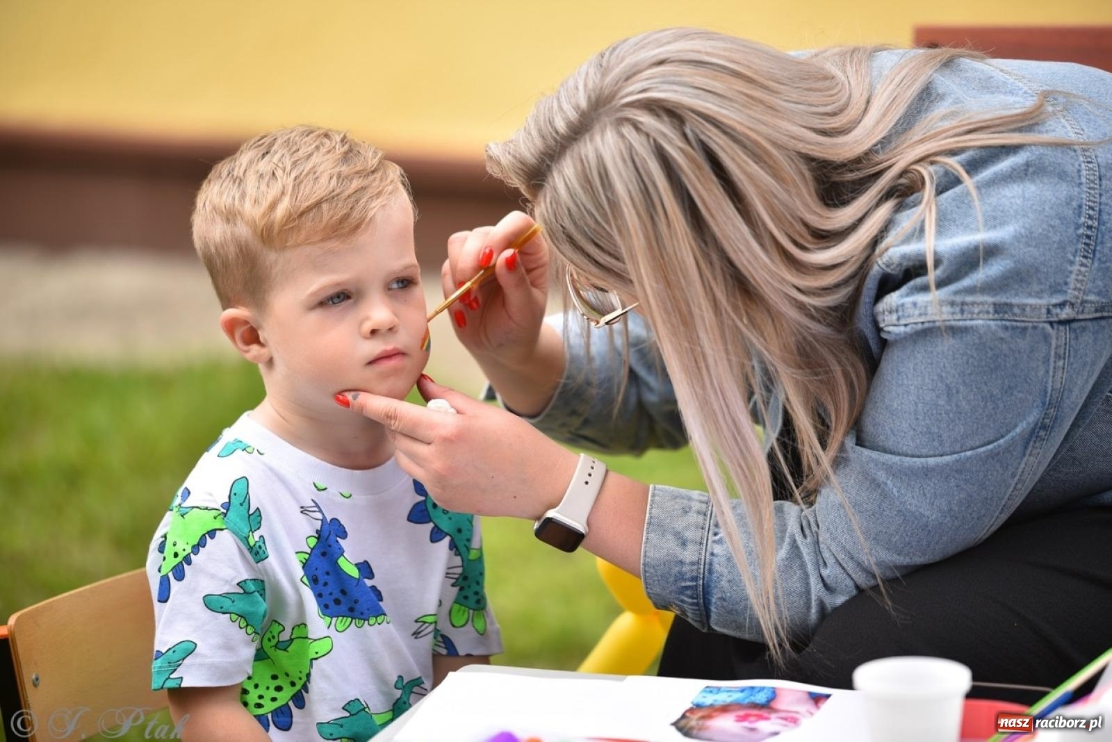 Zdjęcie w galerii na portalu naszraciborz.pl: Rodzinna przygoda w Przedszkolu nr 20 – festyn pełen radości i atrakcji [FOTO i WIDEO] wiadomości z regionu