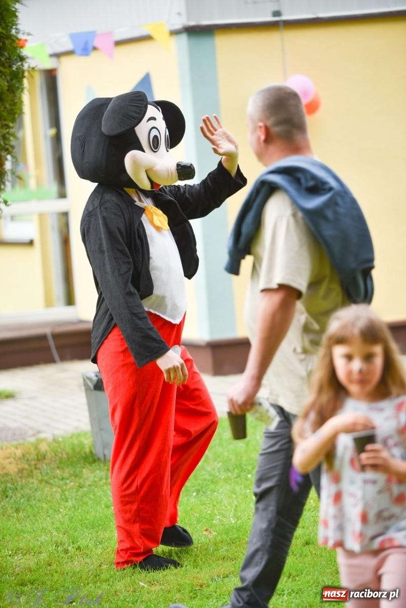Zdjęcie w galerii na portalu naszraciborz.pl: Rodzinna przygoda w Przedszkolu nr 20 – festyn pełen radości i atrakcji [FOTO i WIDEO] wiadomości z regionu