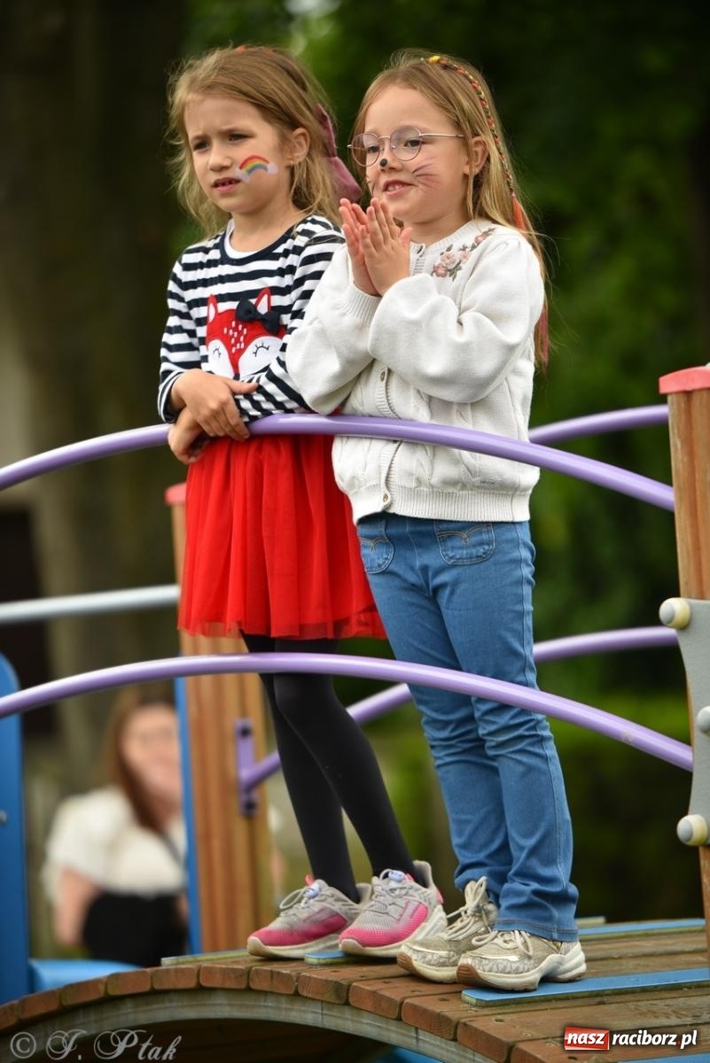 Zdjęcie w galerii na portalu naszraciborz.pl: Rodzinna przygoda w Przedszkolu nr 20 – festyn pełen radości i atrakcji [FOTO i WIDEO] wiadomości z regionu