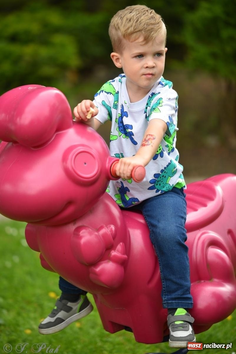 Zdjęcie w galerii na portalu naszraciborz.pl: Rodzinna przygoda w Przedszkolu nr 20 – festyn pełen radości i atrakcji [FOTO i WIDEO] wiadomości z regionu