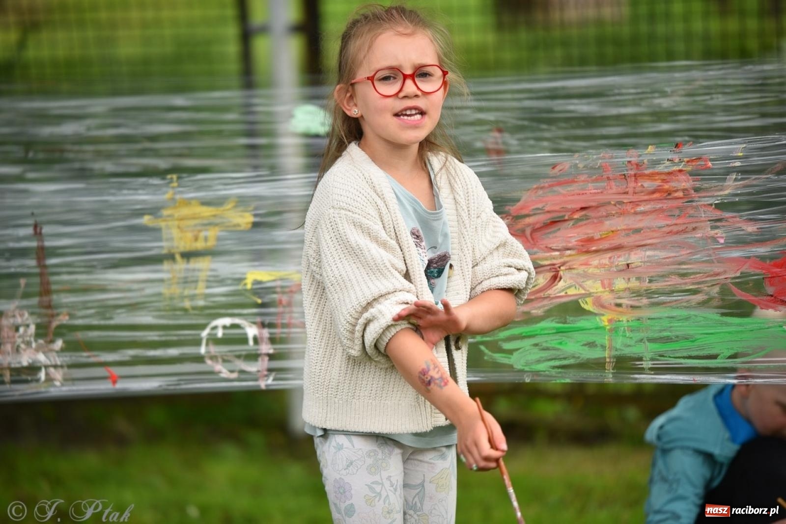 Zdjęcie w galerii na portalu naszraciborz.pl: Rodzinna przygoda w Przedszkolu nr 20 – festyn pełen radości i atrakcji [FOTO i WIDEO] wiadomości z regionu
